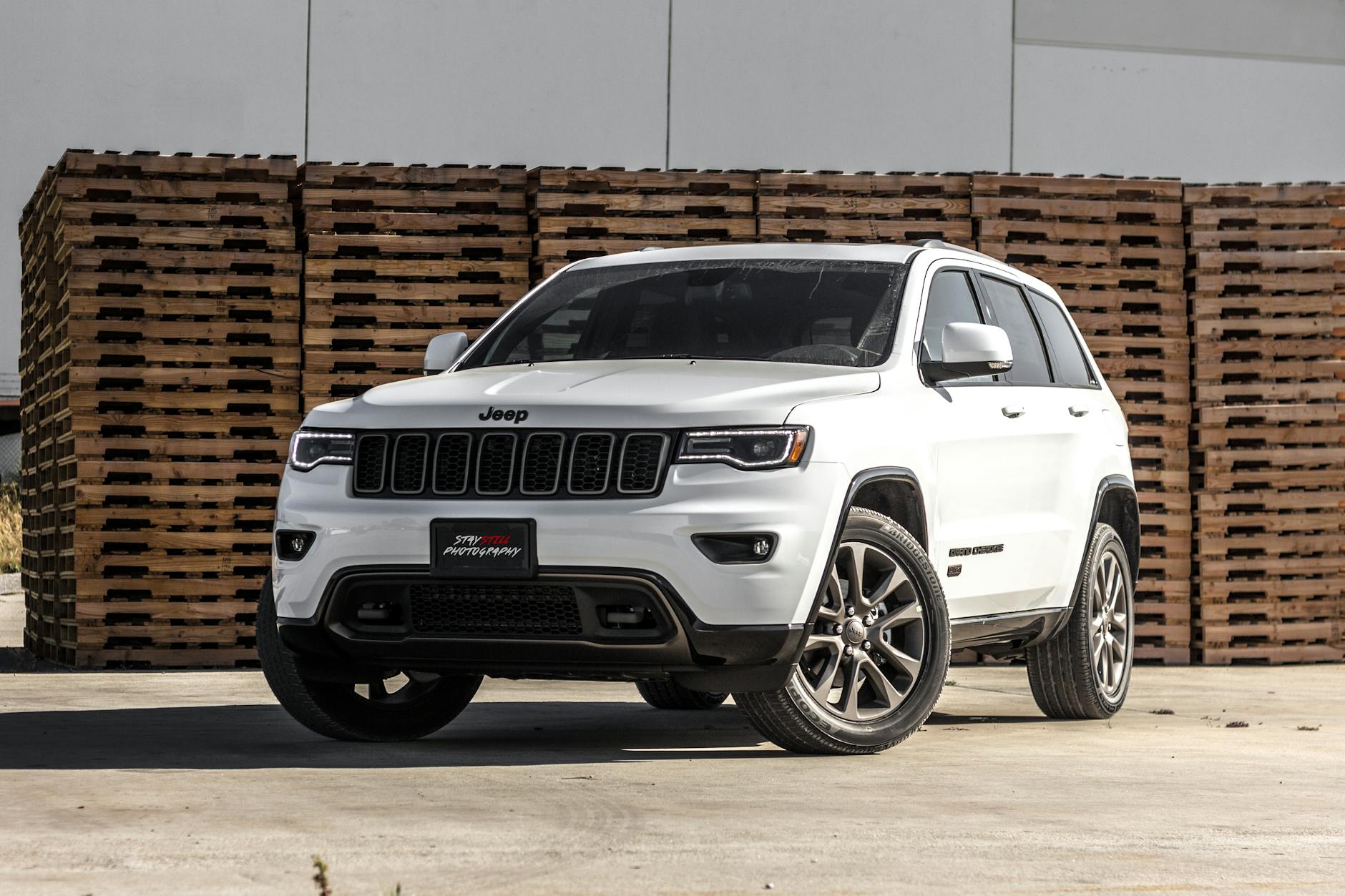 White Jeep Grand Cherokee